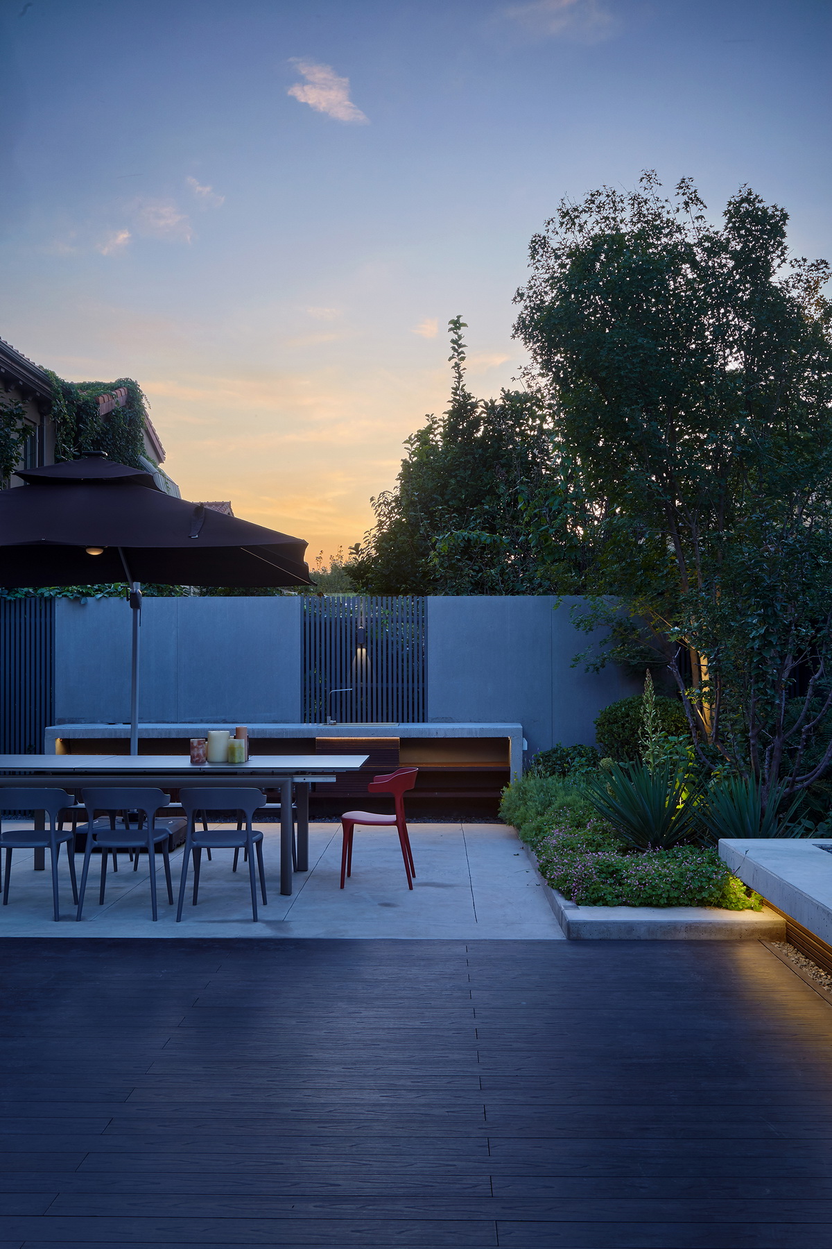 调整大小 9-黄昏时的庭院.jpg