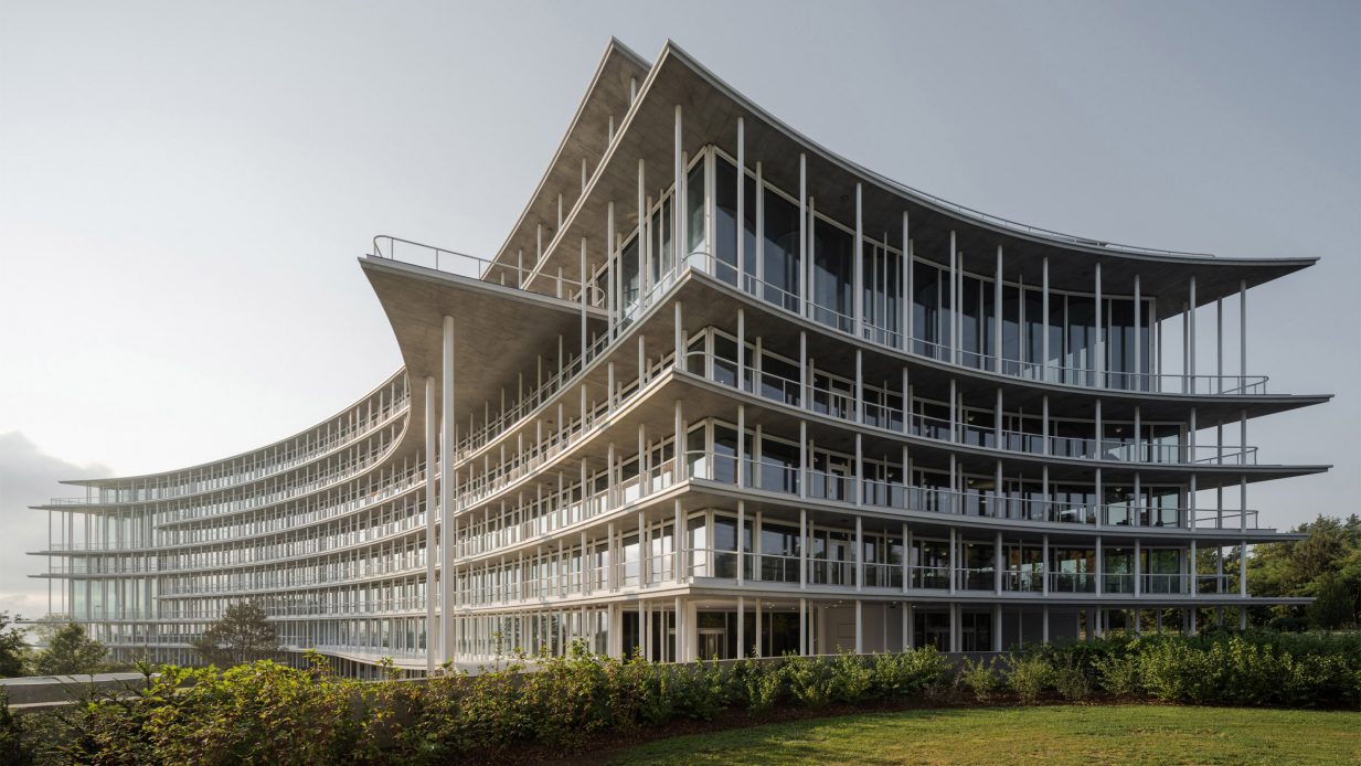 赫尔佐格-德梅隆完成隆奥银行总部大楼